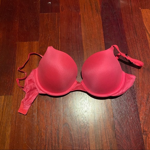 Betsey Johnson Pink Bra 32D
